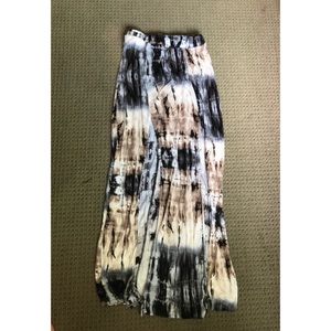 Maxi skirt with two slits